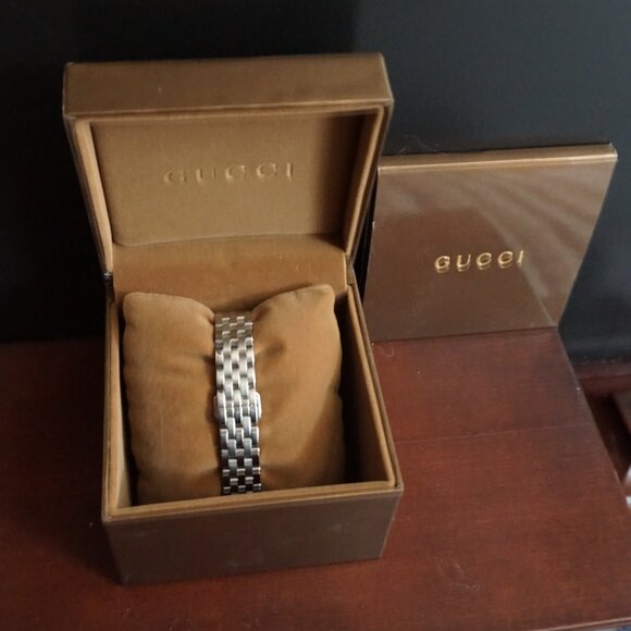 Gucci 5500L Mother of Pearl Face and Diamond - Picture 2 of 8